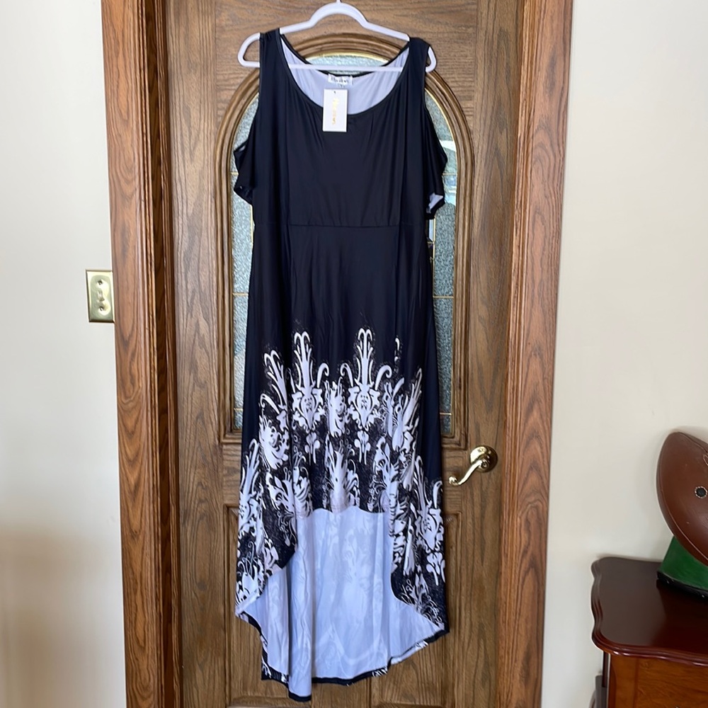 Cold shoulder black and white dress, short front longer back brand new size 3x